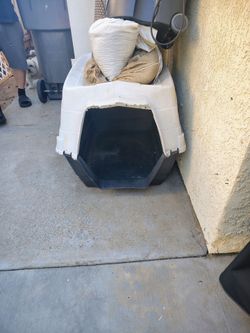 Free med-large dog house
