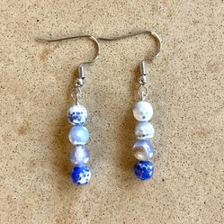 💙 Beautiful blue, white and clear mottled beads (maybe sodalite) handmade earrings
