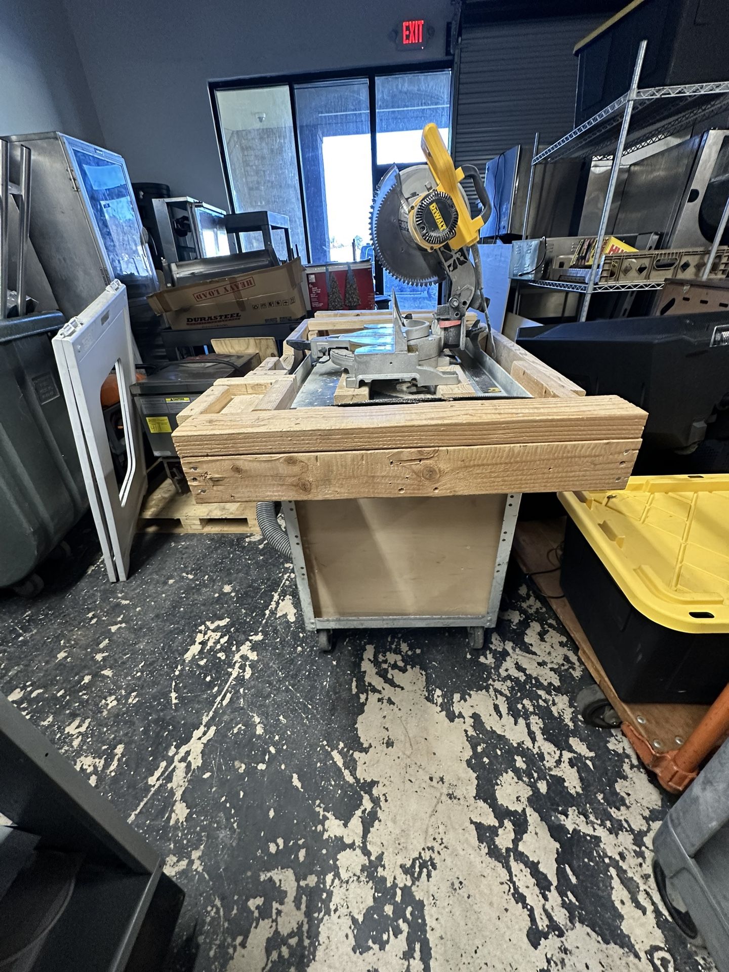 10” Compound Miter Saw With Wet/dry Vac On Cart