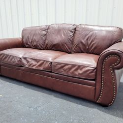 BEAUTIFUL (REAL LEATHER) STUDDED COUCH😃👍 $1,700 Retail. Make Offer Now! Obo

