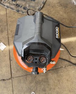 RIDGID 6 Gal. 150 PSI Portable Electric Oil-Free Jobsite Pancake Air Compressor with Dual Pressure G