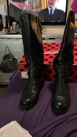 Size 10, black leather boots