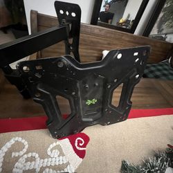 Universal TV Wall Mount Bracket (Fits 32–65” TVs)    Description  Universal TV wall mount bracket in great condition. Fits most 32–65 inch TVs with st