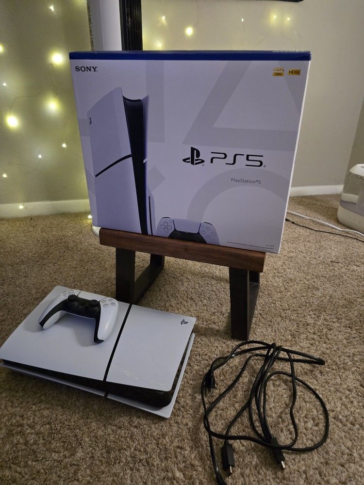 (pristine condition like new!) PS5 Slim 1TB (comes with everything) PRICE FIRM (barely used!)