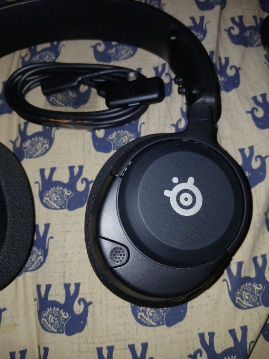 SteelSeries Arctis Nova 7 Wireless Multi-Platform Gaming Headset
