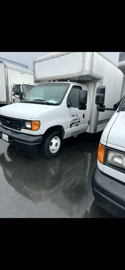 FORD BOX TRUCK PERFECT CONDITION