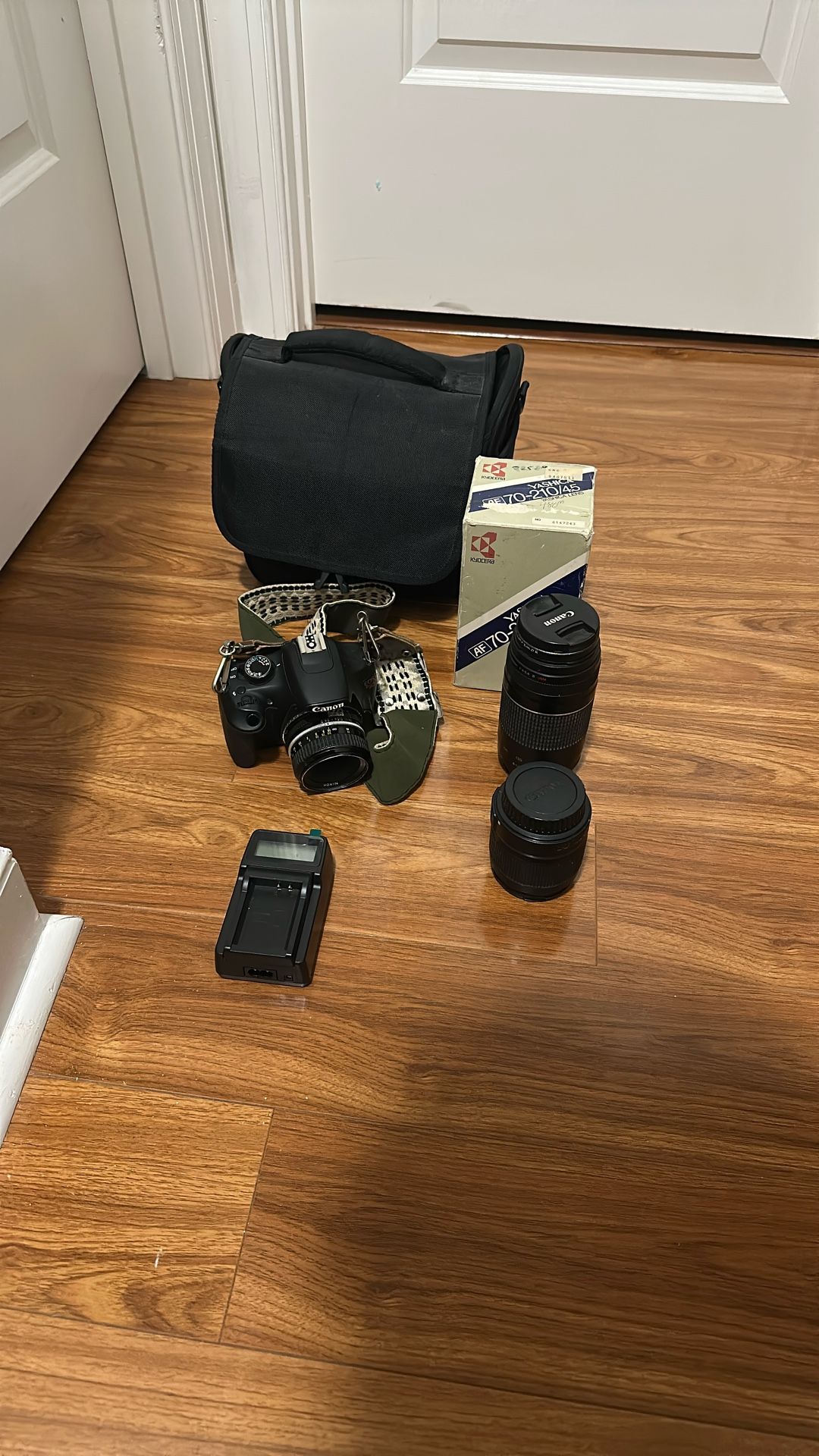 Canon Rebel T5 + 4 lenses, Charger, carrying bag