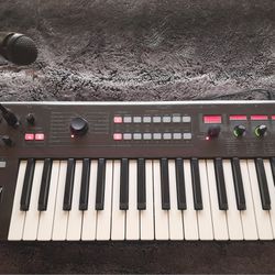 Korg R3 Synthesizer With Vacooder.