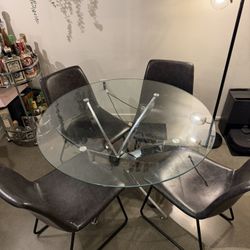Dining Table+4 Chairs 