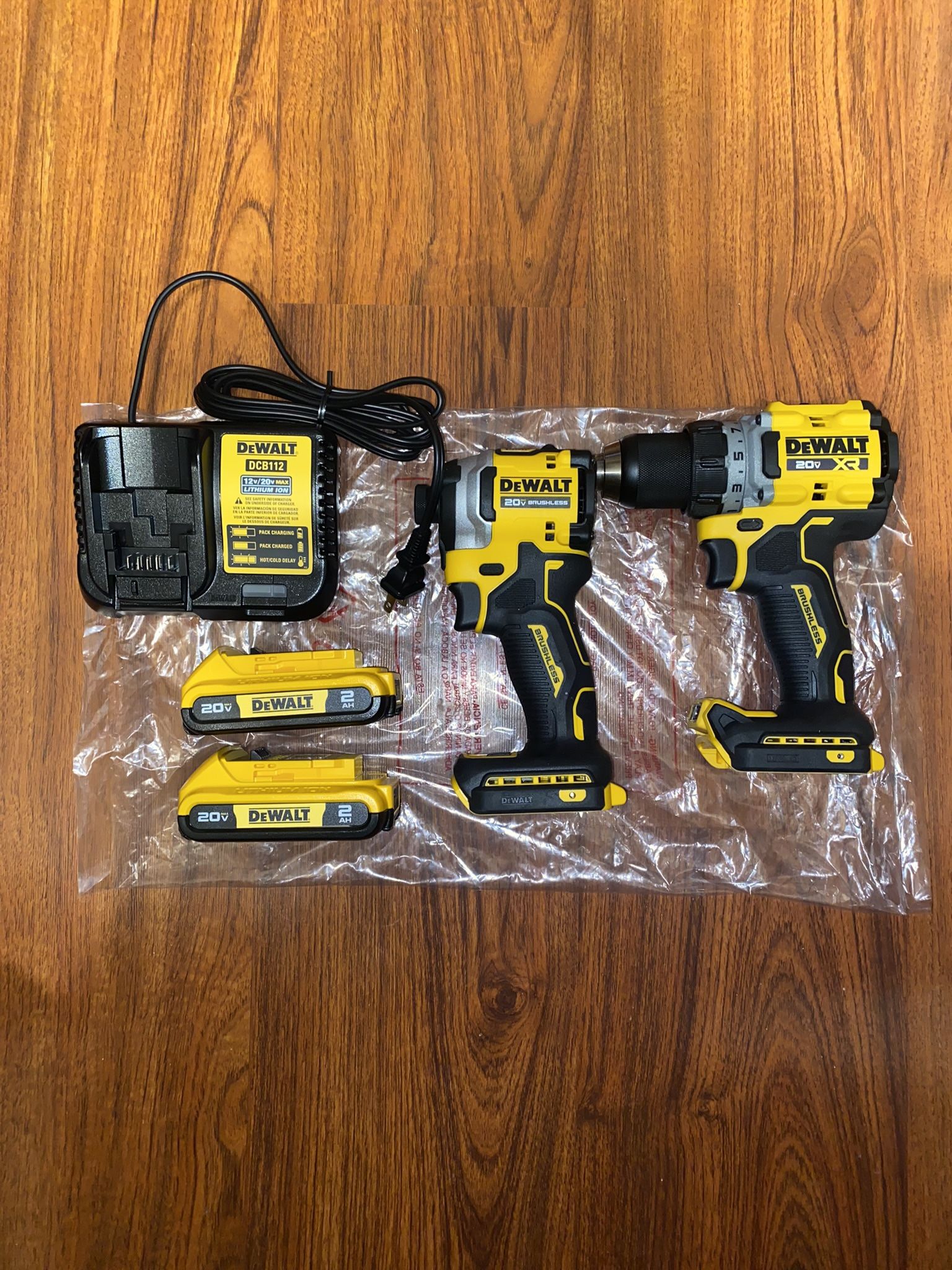 Dewalt 20v MAX XR Drill/Driver (DCD800) and ATOMIC Impact Driver(DCF850) Combo Kit (2-Tool) with (2) 2.0 Ah Batteries, Charger