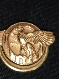 Rare eagle pin gold plated 1940s