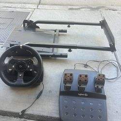 Logitech G920 Racing Wheel + Pedals + Shifter + Racing Stand (Xbox & PC)