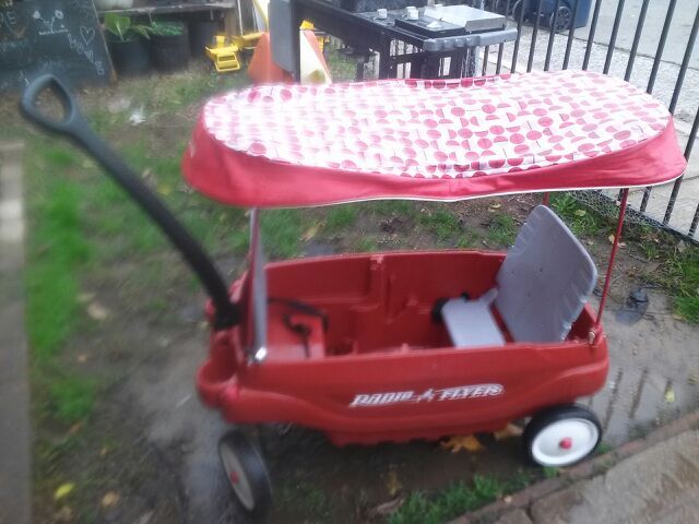 Radio Flyer Wagon Radio Flyer Deluxe All-Terrain Pathfinder Wagon - Red Radio Flyer Deluxe All-Terrain Pathfinder