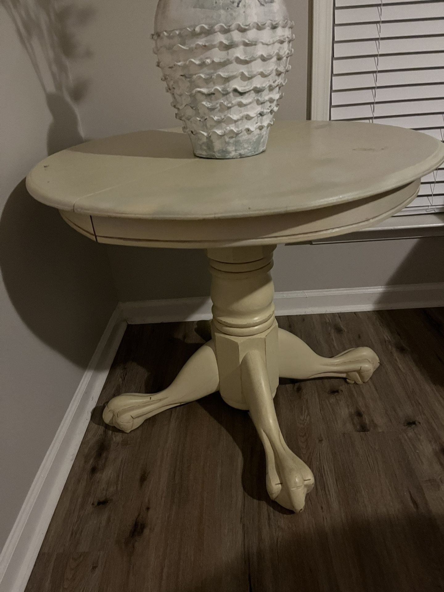 Accent table