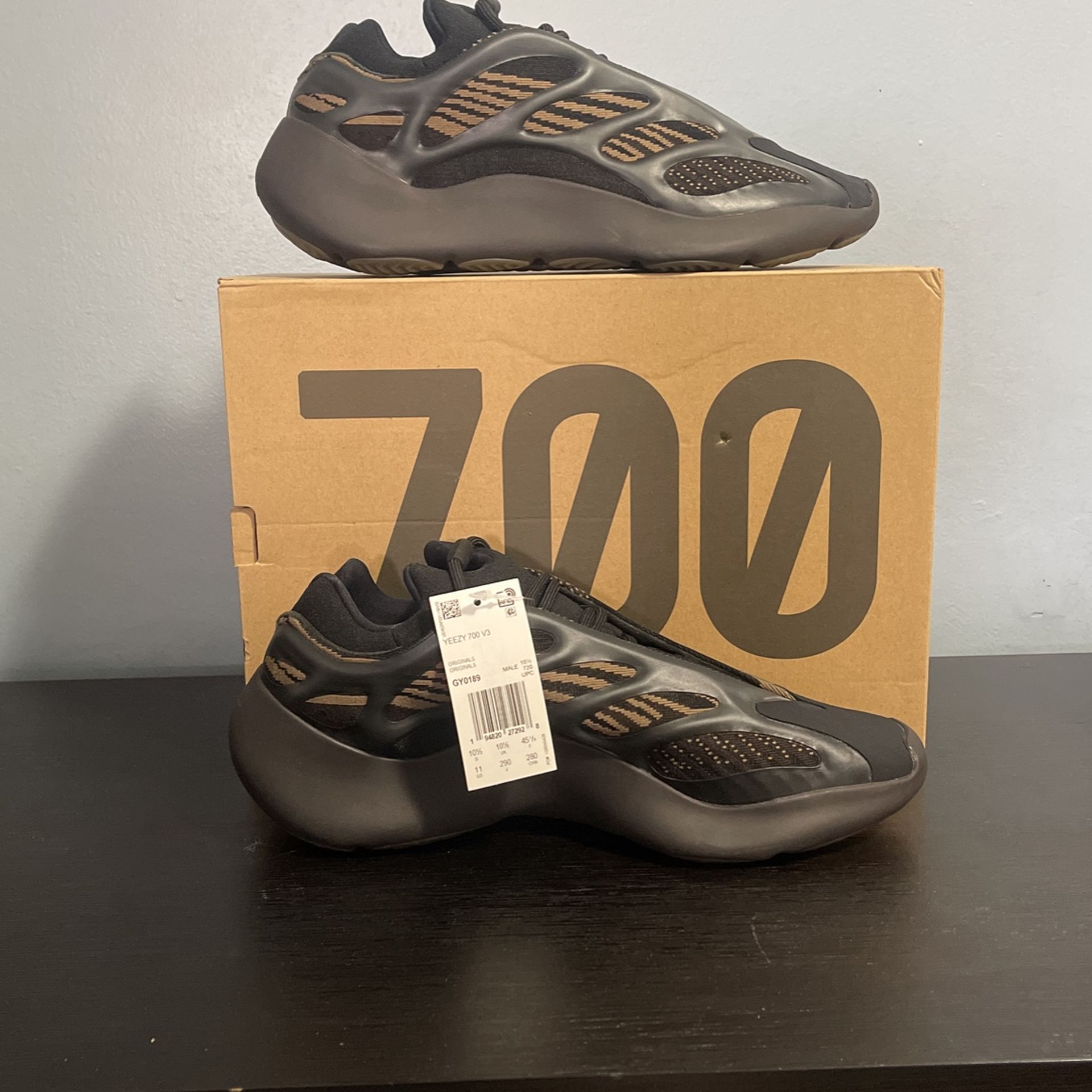 Yeezy 700 v3 “Clay Brown” display picture 1