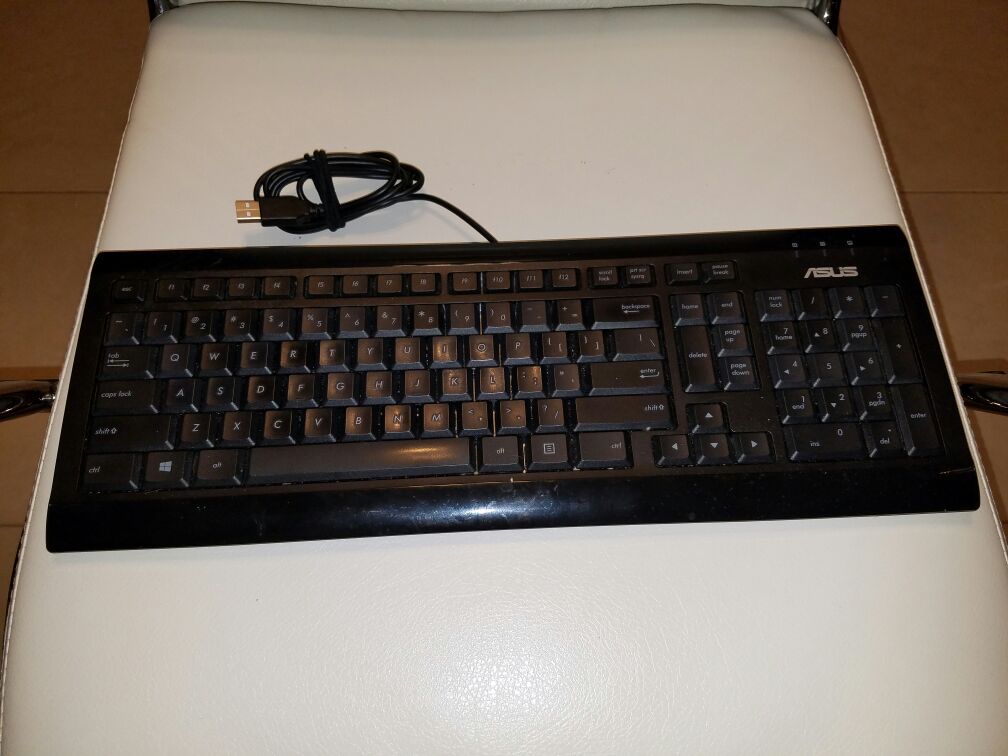 Computer keyboard with USB connector
