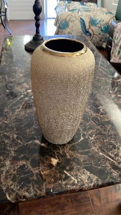 Golden vase