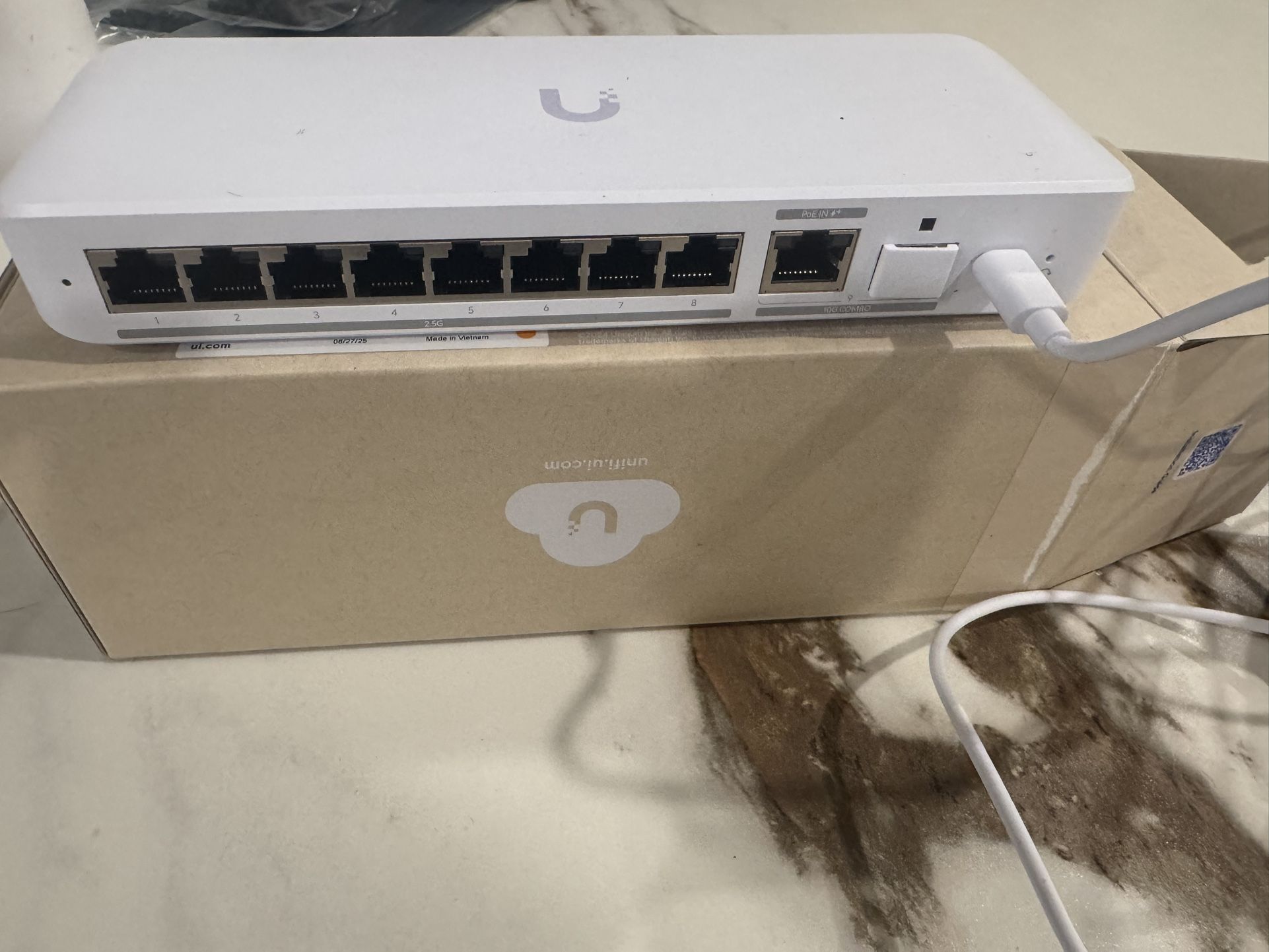 New Ubiquiti UniFi Flex XG 8-Port Switch