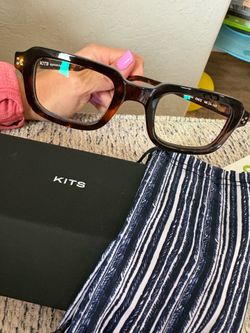 Blue light blocking glasses