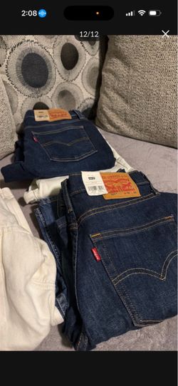 Ropa nueva con etiqueta marca Levi’s 5 prendas  2 de mujer 28/30 hombre 30X30 y chamarra M $100 toda