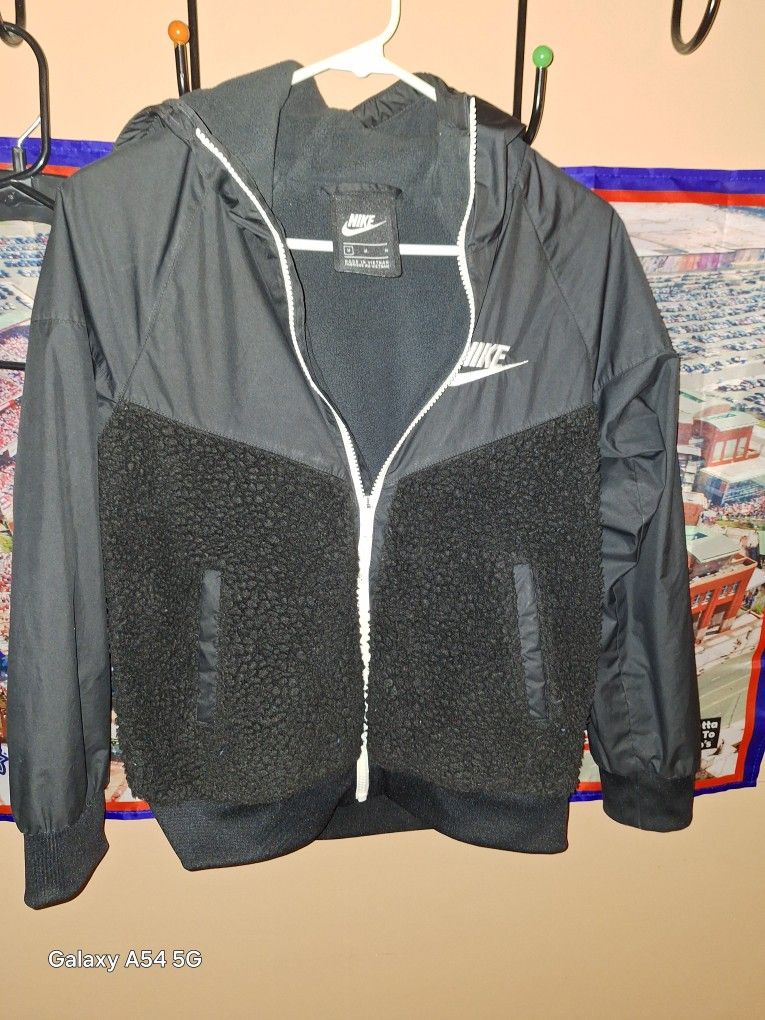 Nike Boy's Windrunner Winter Jacket CQ4292-010 Medium Black Sherpa Hooded Coat $35