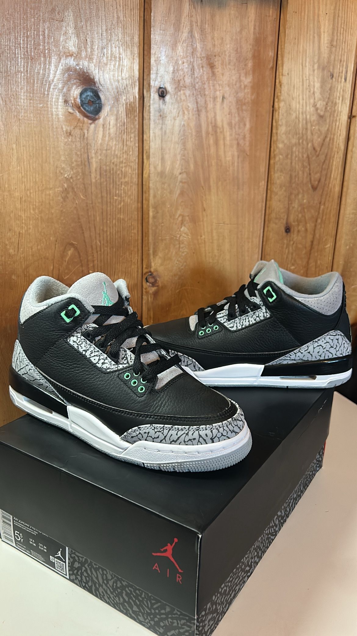Jordan Retro 3 Green Glow