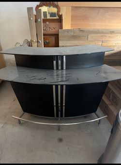 Black bar