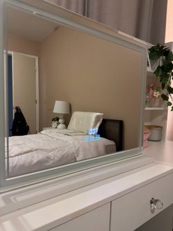 Vanity mirror