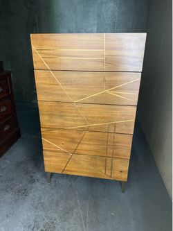 Great looking dresser