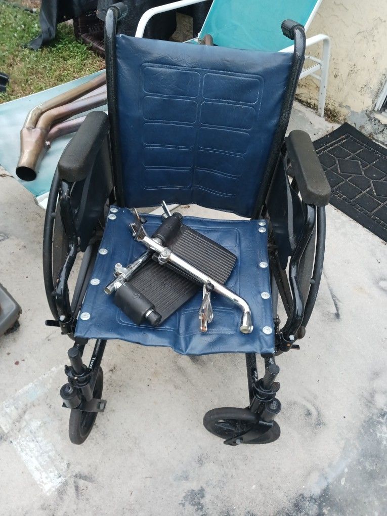 Real Nice Wheelchair By Drive Reg Sz 25 Firm