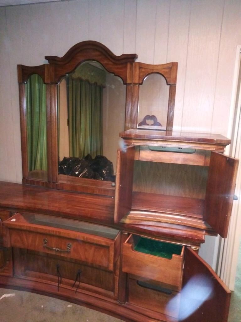 Bedroom set