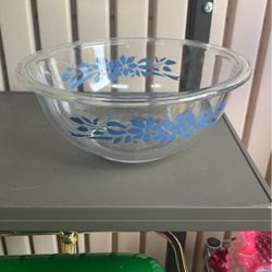 Vintage Pyrex Blue Flowers 1.5L Bowl -323