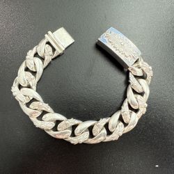 Fashionable decorative bracelet
