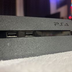 PS4 - 400GB w/ 2 Controllers 