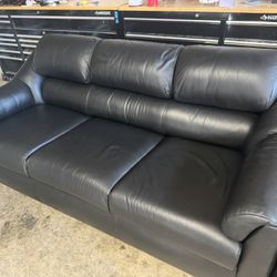 The Leather Factory Couches (Black, set of two)