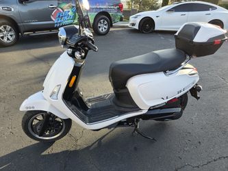 Like New Kymco Like 150i ASB Scooter Moped W/extras