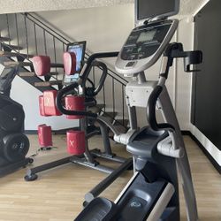 PRECOR Commercial  833 Elliptical W Warranty In PRISTINE Condition W Free Delivery