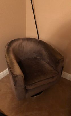 2 chairs and side table