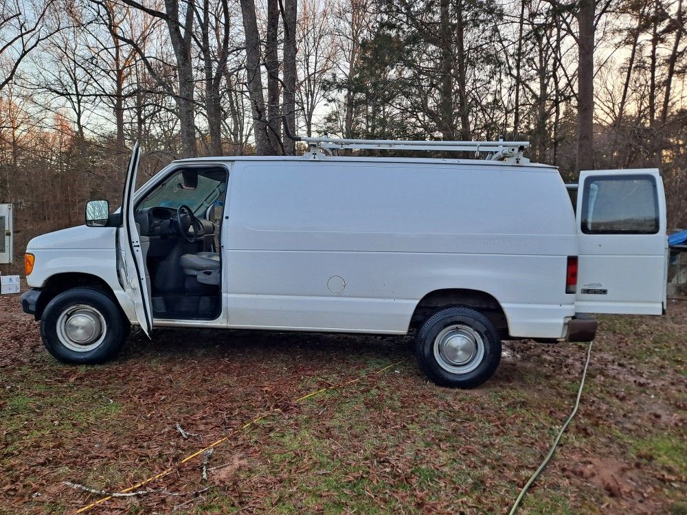 2005 Ford E-250