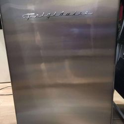 4.5cu ft Frigidaire Mini Fridge 