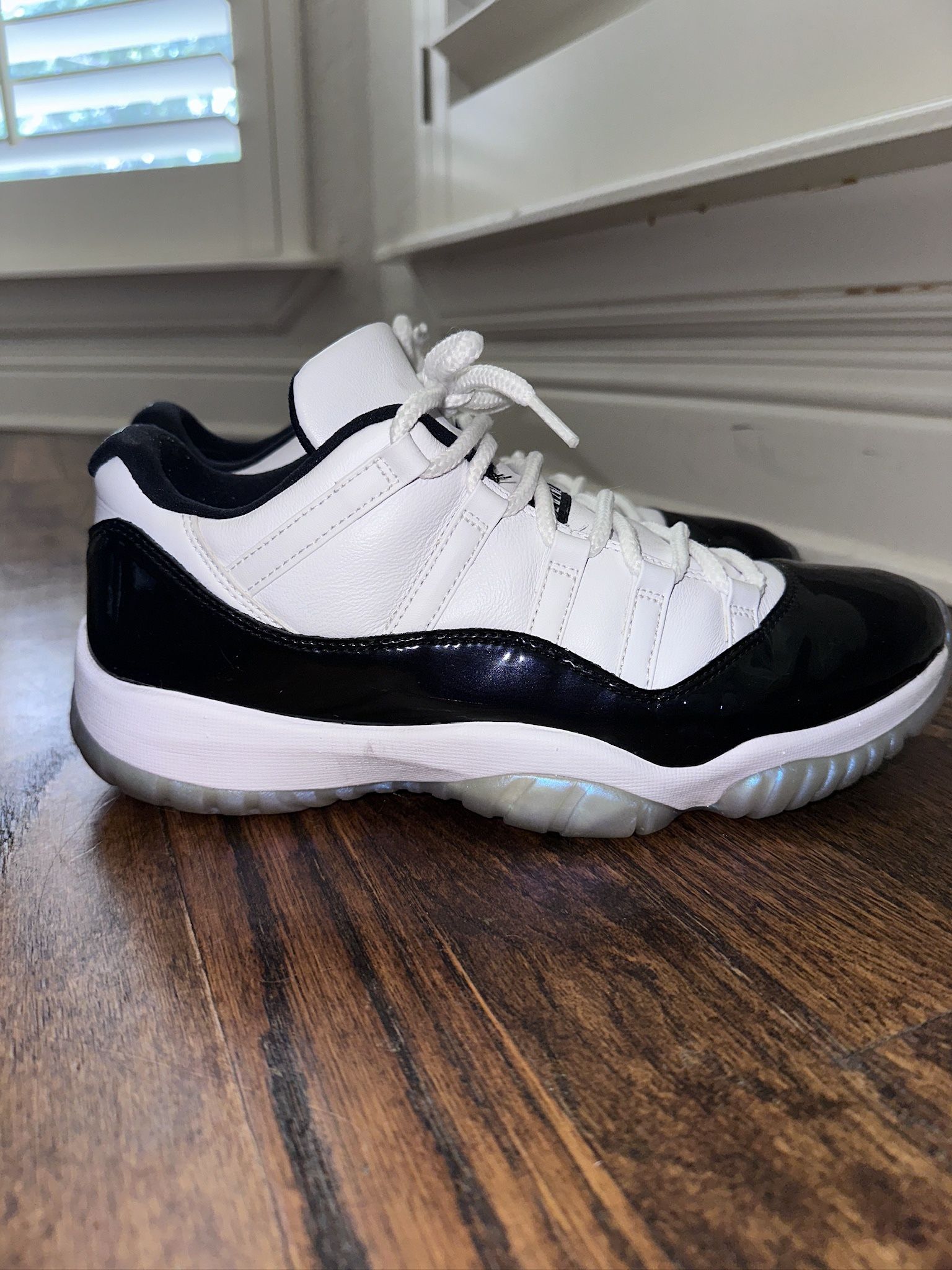 Jordan 11 Low “Iridescent”