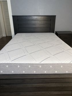 Ashley Furniture Queen - Brinxton Bed Frame