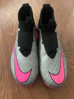 Nike soccer cleats lace less size 4 1/2y