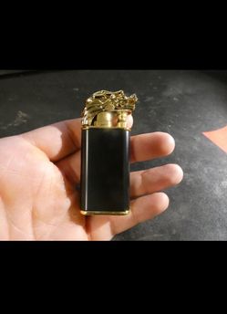 Black/gold dragon lighter