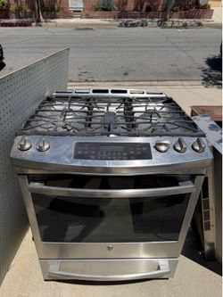 GE 30" Slide-In Front Control Gas Range