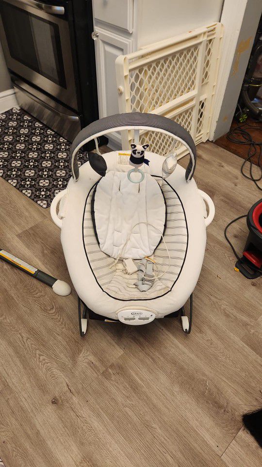 Graco Swing With Portable Bouncer 