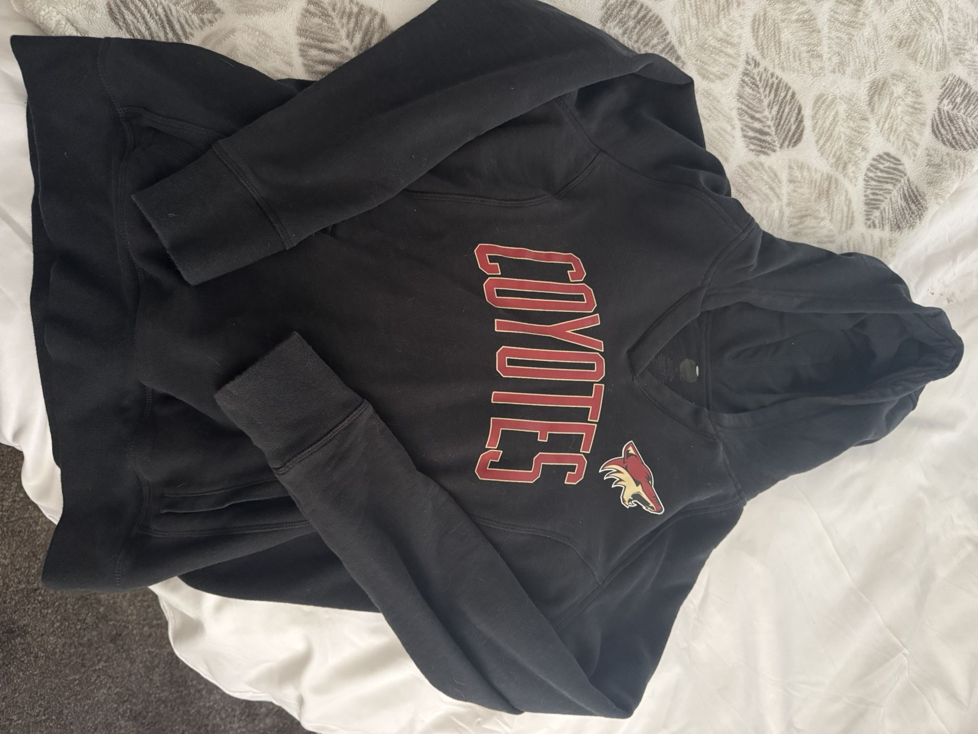 Coyotes Pullover Sweatshirt Size M