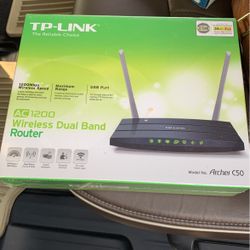 Tp- link  Ac1200  Wireless Dual Band Router 
