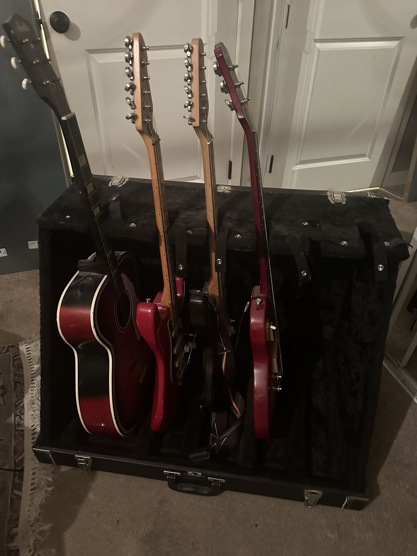 Road Runner RRGS6 6Guitar Stand Case Black Tolex for Sale in Oak Glen