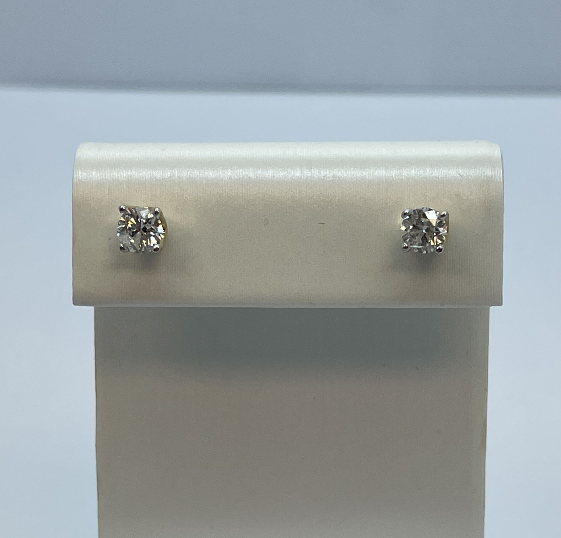 14K Gold Diamond Stud Earrings . New 